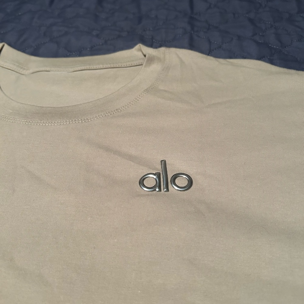 ALO Yoga Short Sleeve Tee in Light Beige with Silver Logo